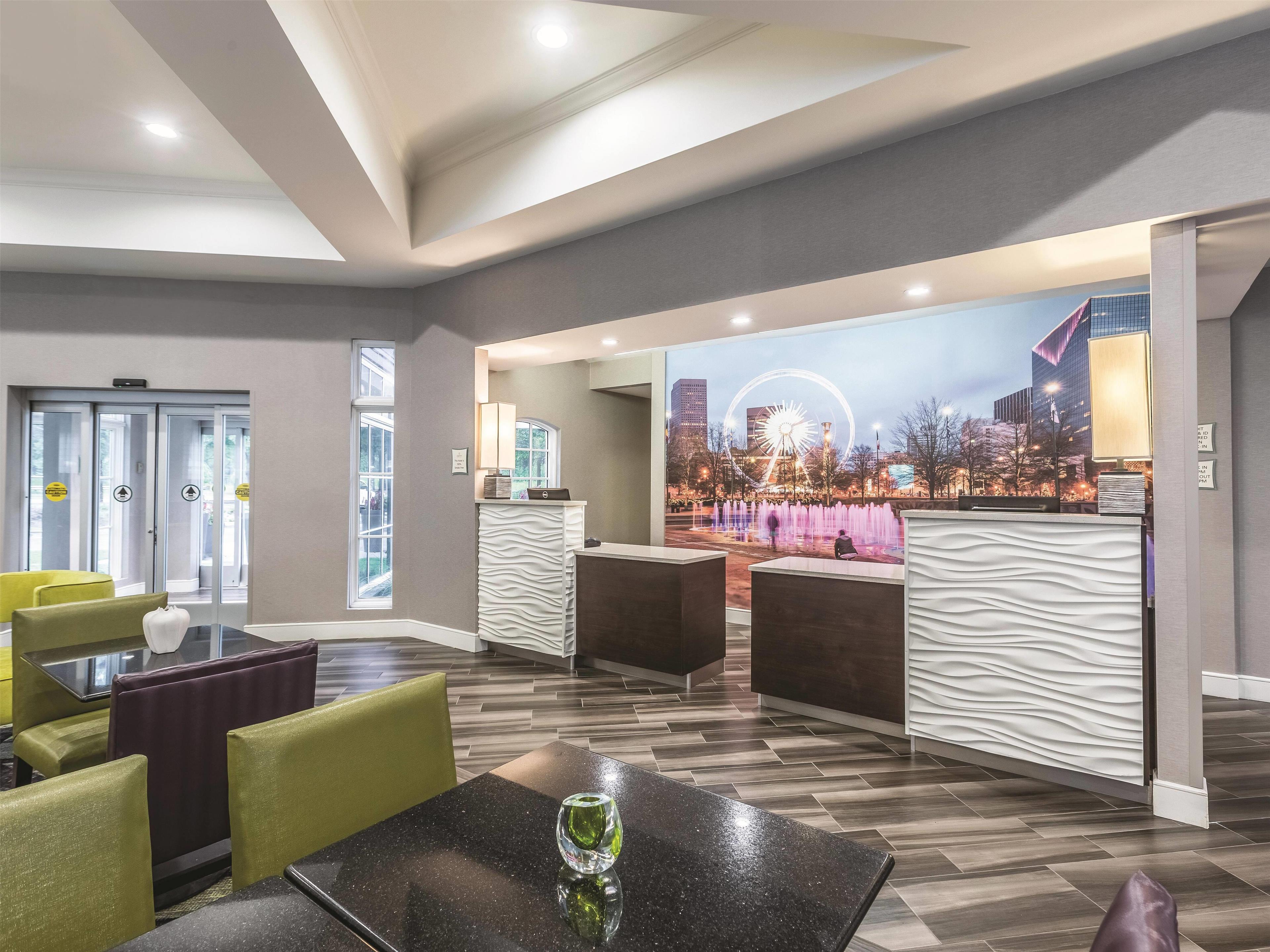 Lobby | La Quinta Inn & Suites by Wyndham Atlanta Alpharetta