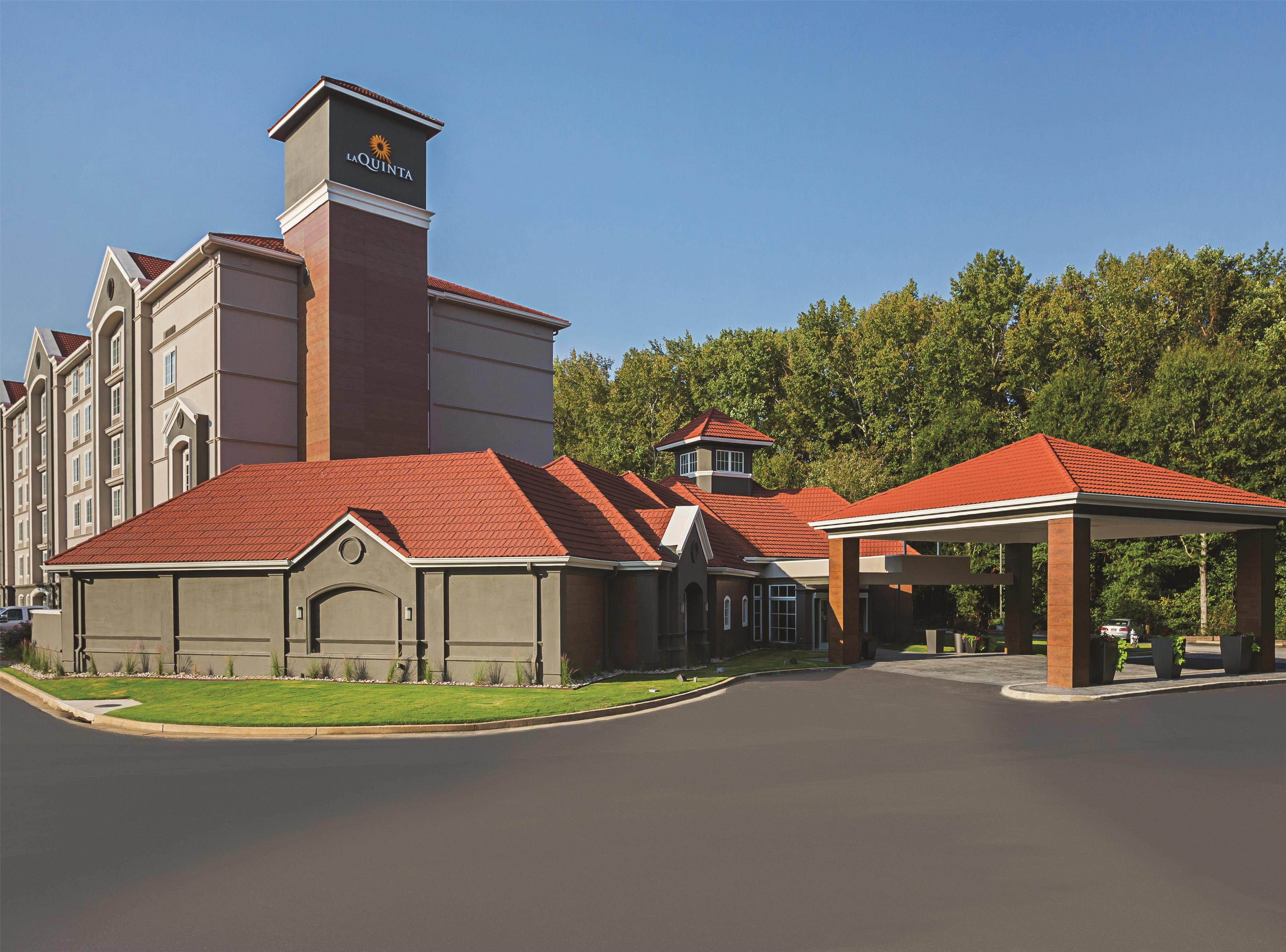Exterior | La Quinta Inn & Suites by Wyndham Atlanta Alpharetta