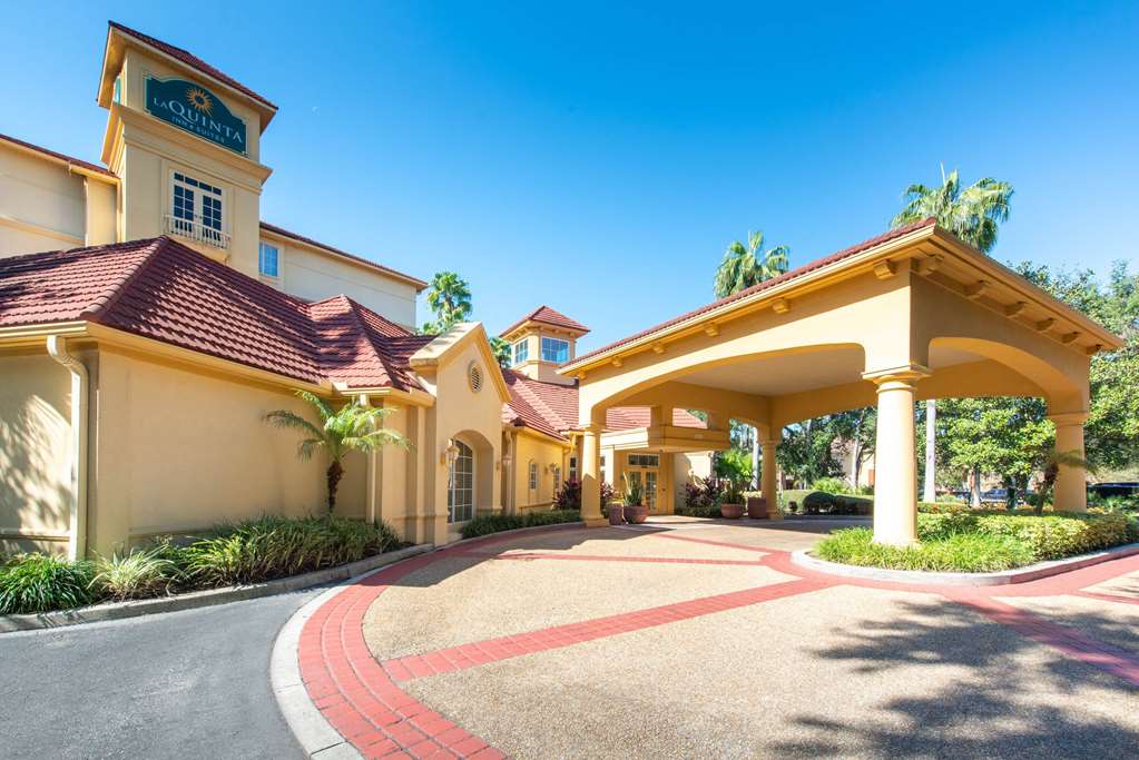 La Quinta Inn & Suites by Wyndham Tampa Brandon Regency Park - Tap to explore photos