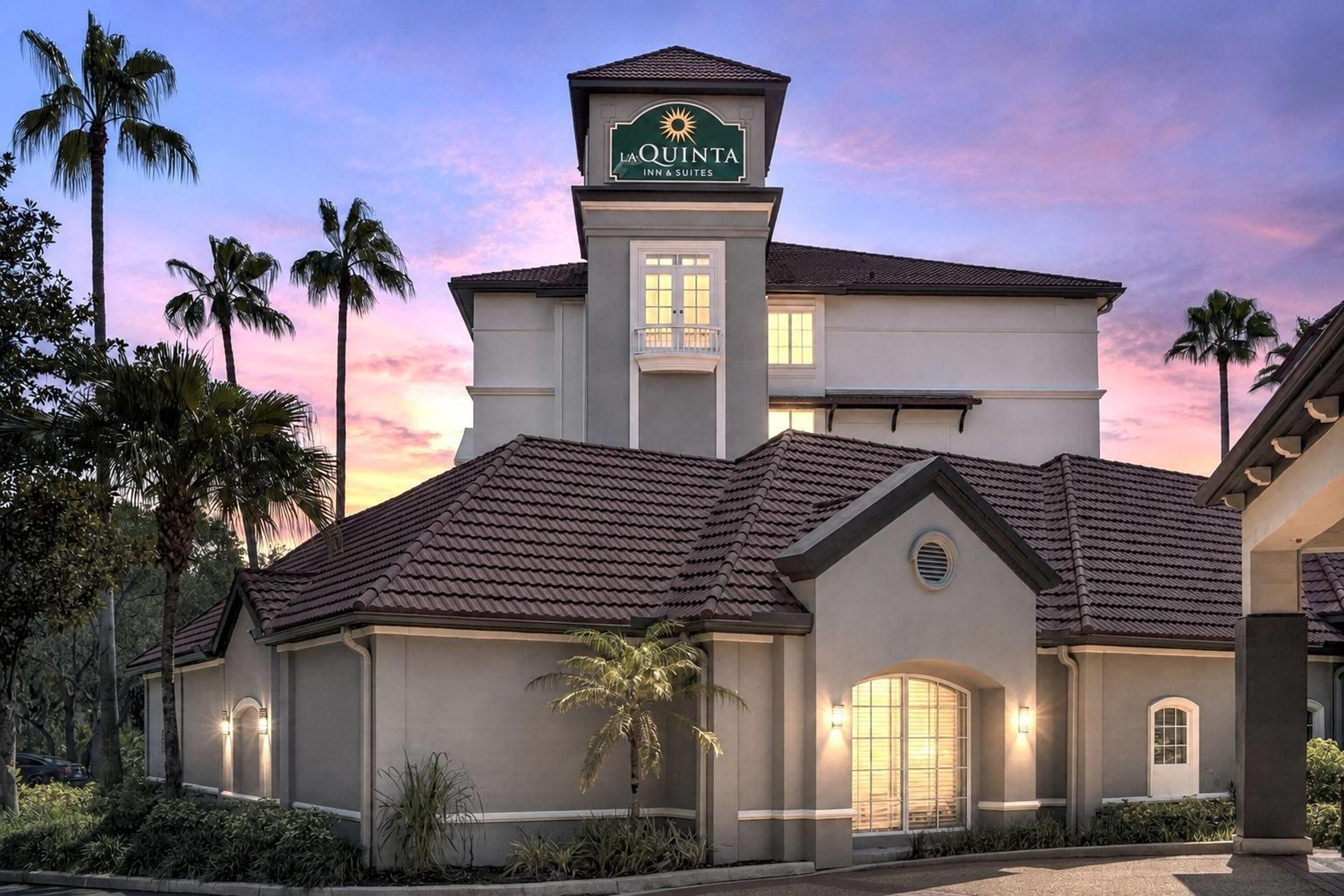 Exterior | La Quinta Inn & Suites by Wyndham Tampa Brandon Regency Park