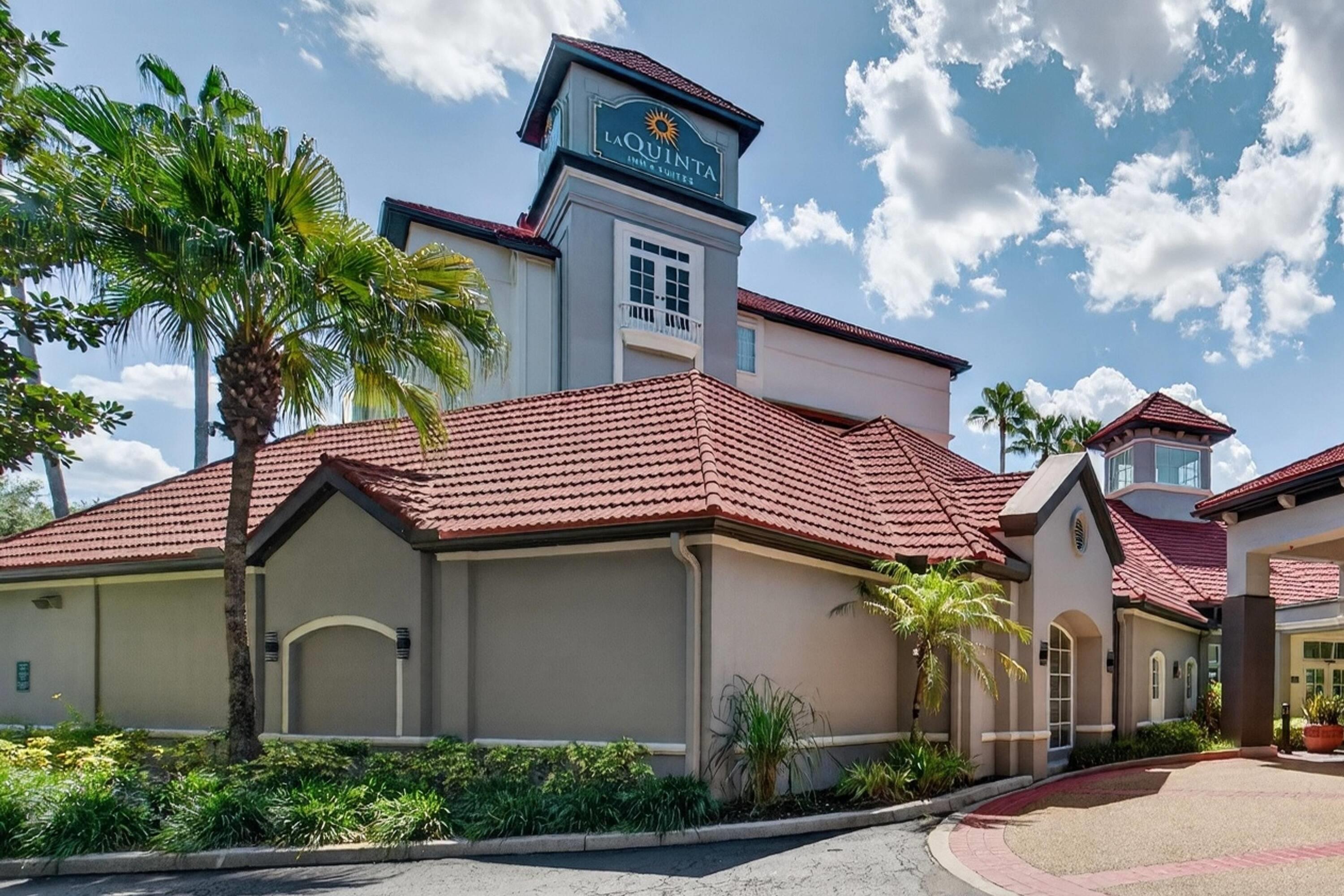 Exterior | La Quinta Inn & Suites by Wyndham Tampa Brandon Regency Park