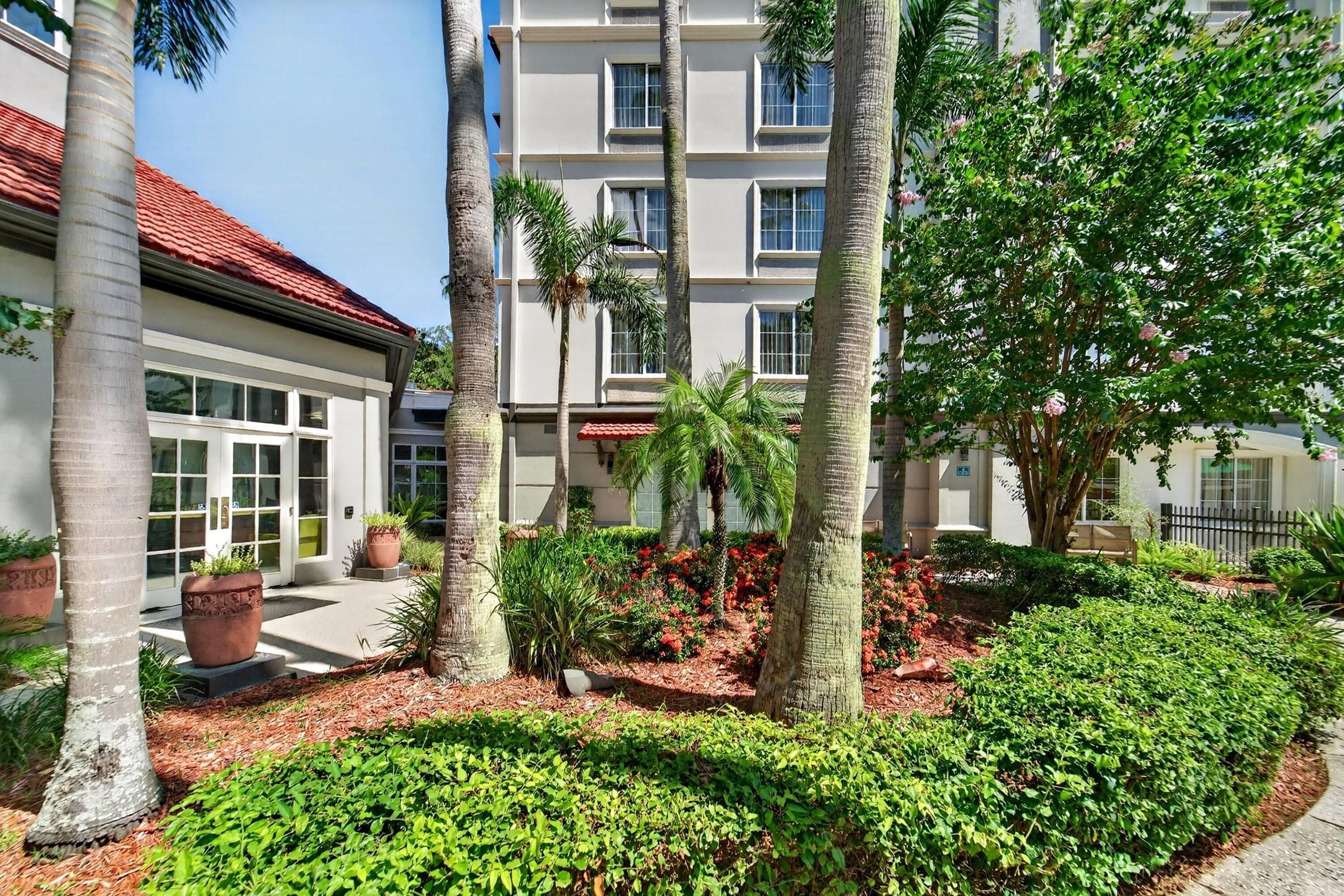 Exterior | La Quinta Inn & Suites by Wyndham Tampa Brandon Regency Park