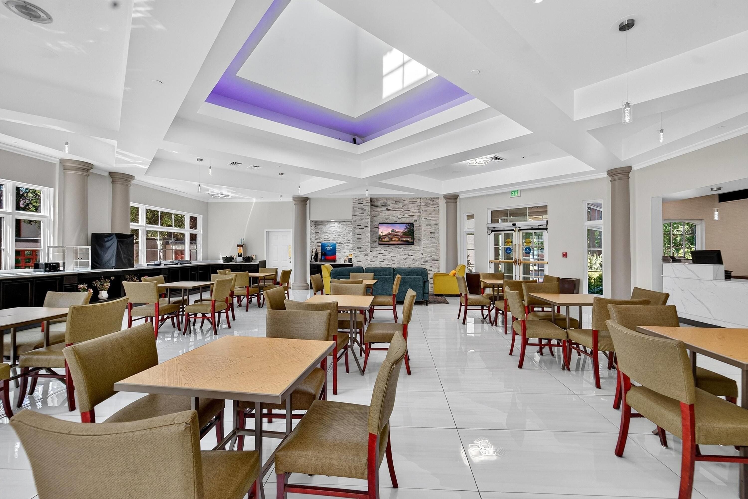 Undefined | La Quinta Inn & Suites by Wyndham Tampa Brandon Regency Park