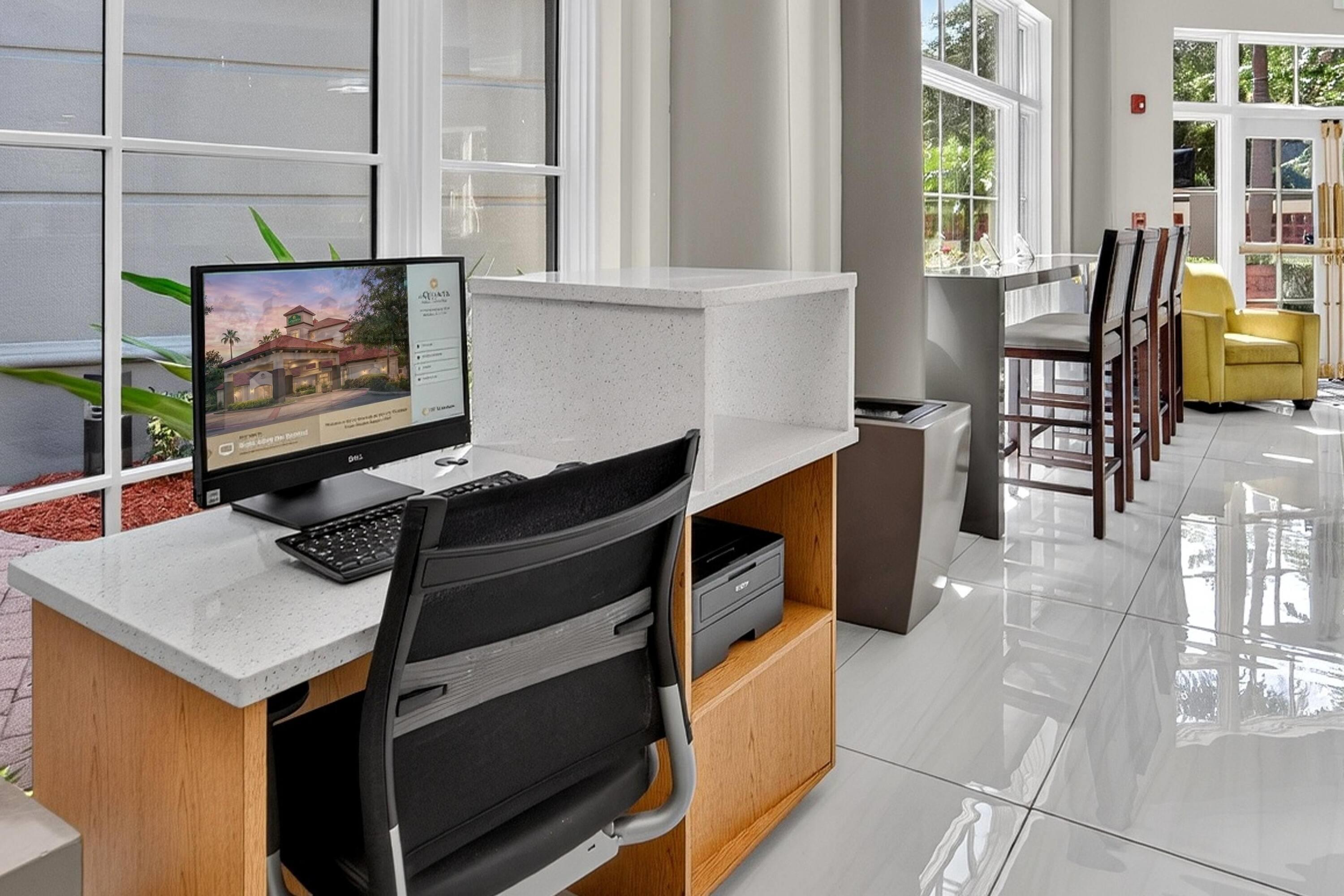 Business Center | La Quinta Inn & Suites by Wyndham Tampa Brandon Regency Park