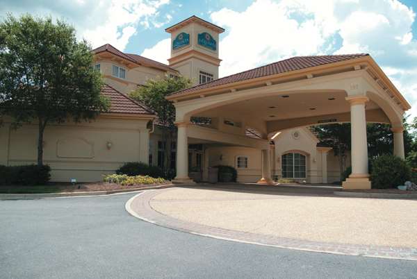 Exterior view - La Quinta Inn & Suites Cary