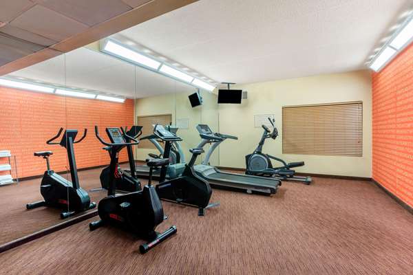 Fitness/ Exercise Room - La Quinta Inn & Suites Cary
