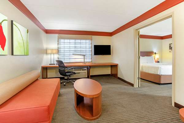 Suite - La Quinta Inn & Suites Cary