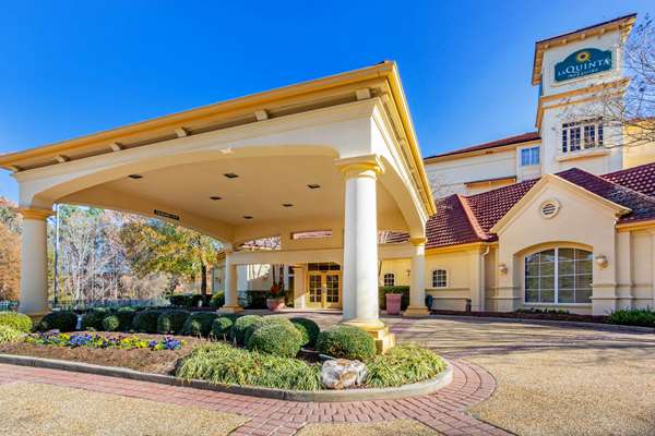 Exterior view - La Quinta Inn & Suites Cary