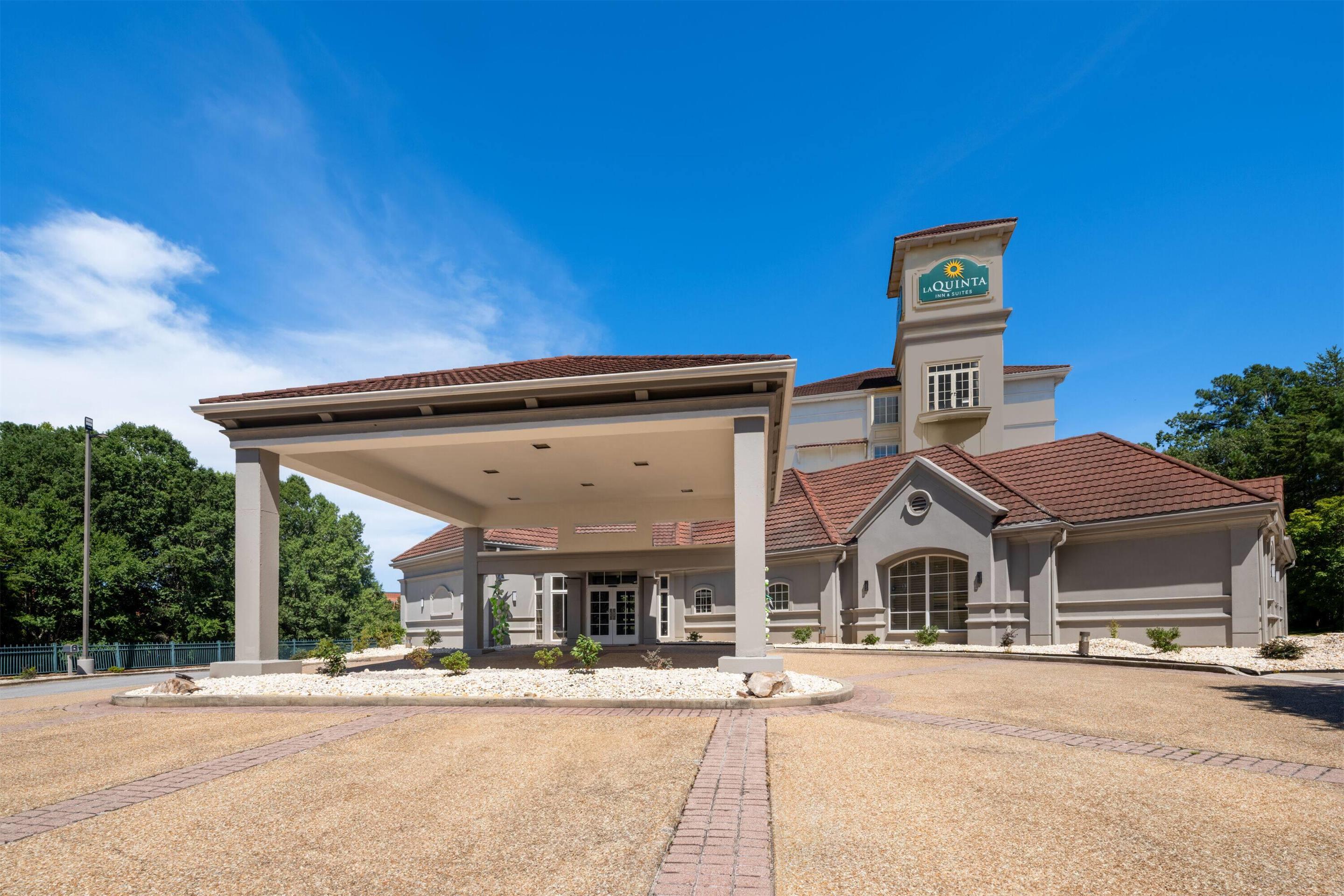 Exterior | La Quinta Inn & Suites by Wyndham Raleigh Cary
