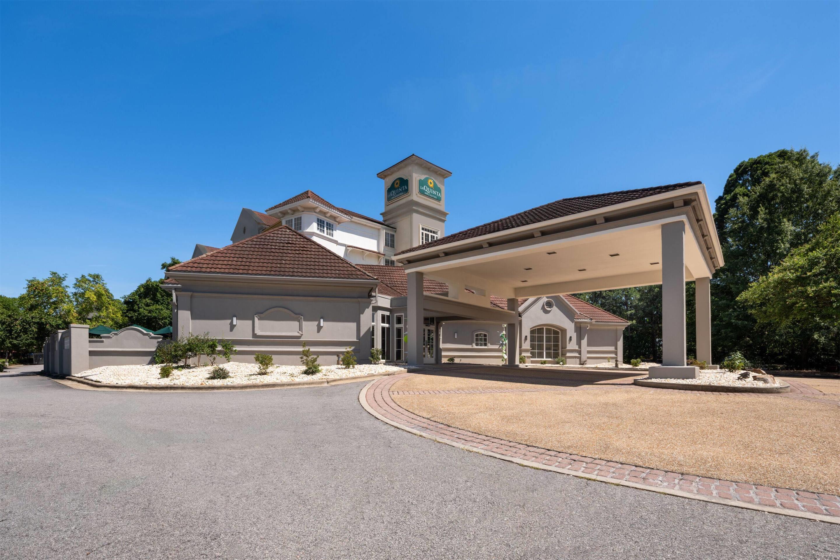 Exterior | La Quinta Inn & Suites by Wyndham Raleigh Cary