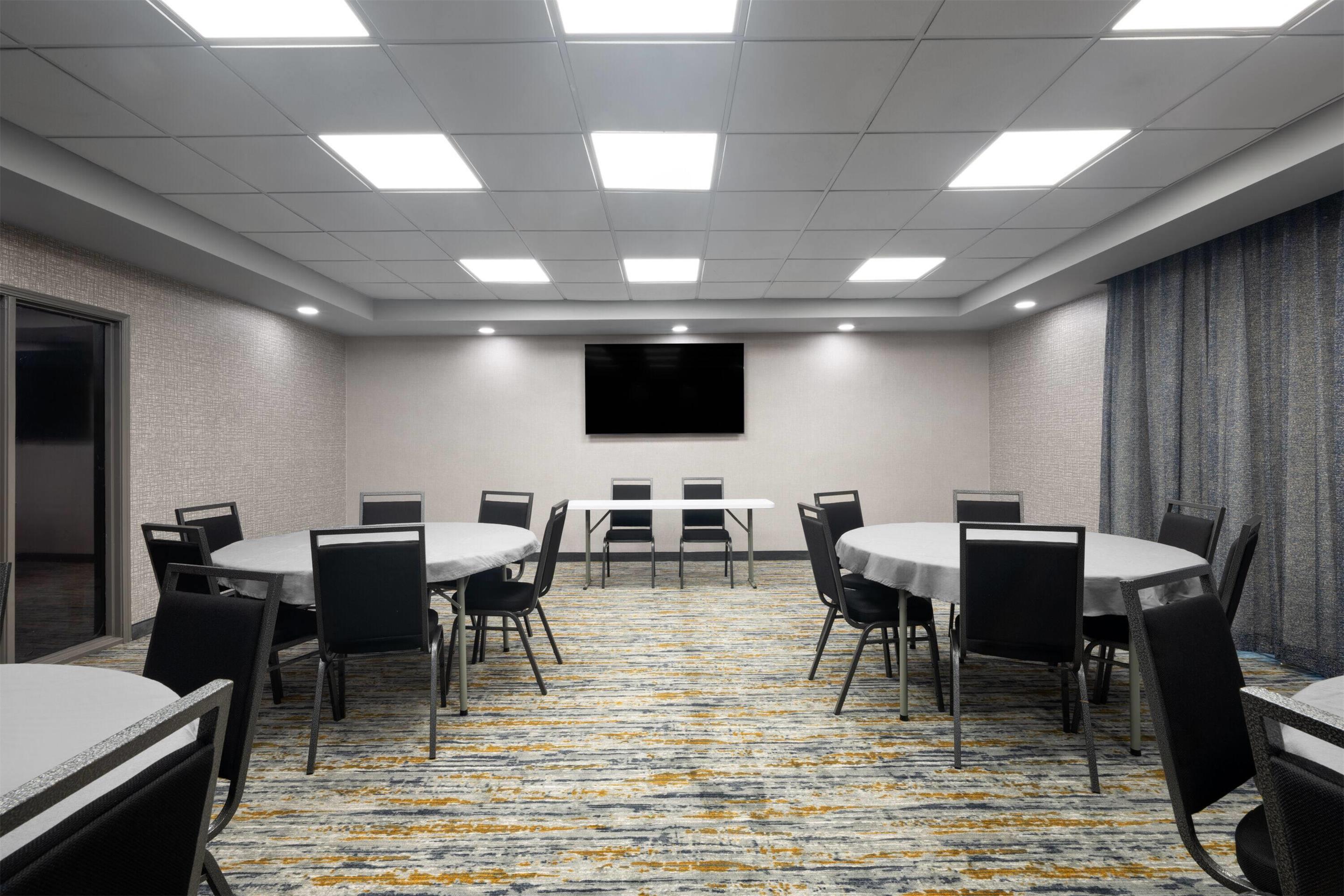 Meeting Room | La Quinta Inn & Suites by Wyndham Raleigh Cary