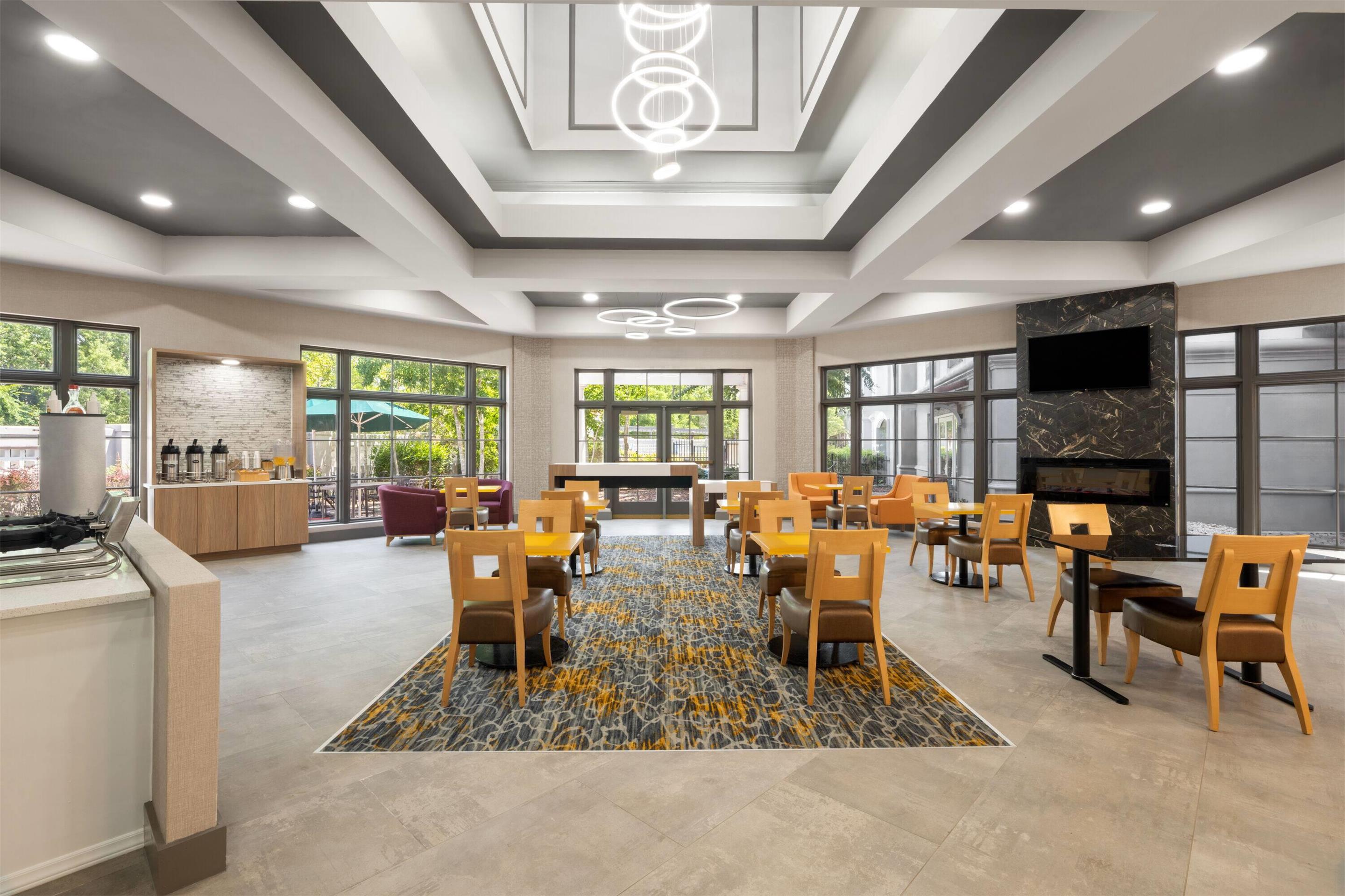 Lobby | La Quinta Inn & Suites by Wyndham Raleigh Cary