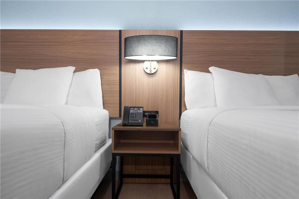 LA QUINTA INN STE RALEIGH CARY-guestroom-Guest Room,On-Site.jpg