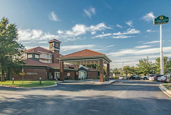 Exterior view - La Quinta Inn & Suites Norman