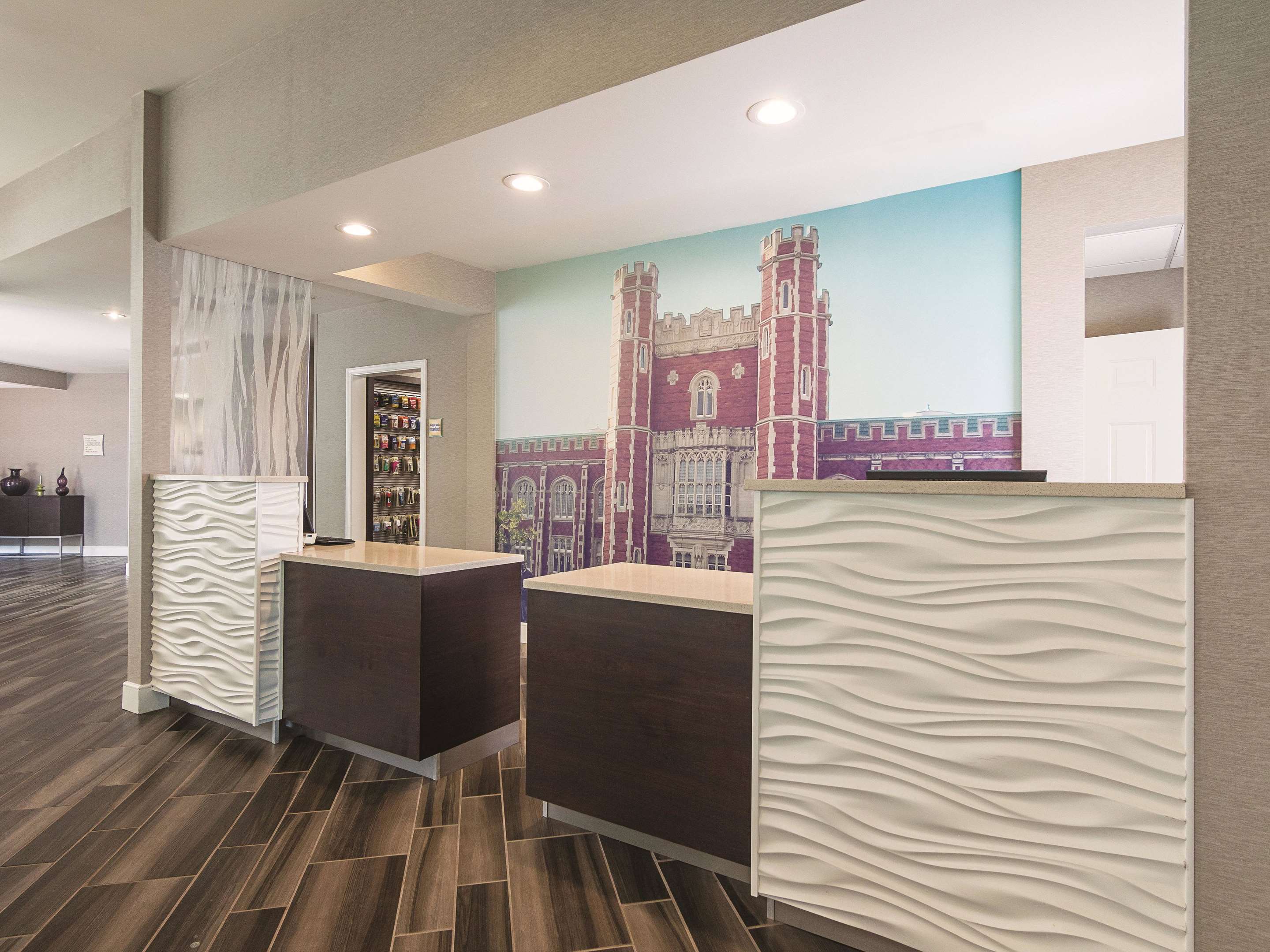 Lobby | La Quinta Inn & Suites by Wyndham Oklahoma City Norman