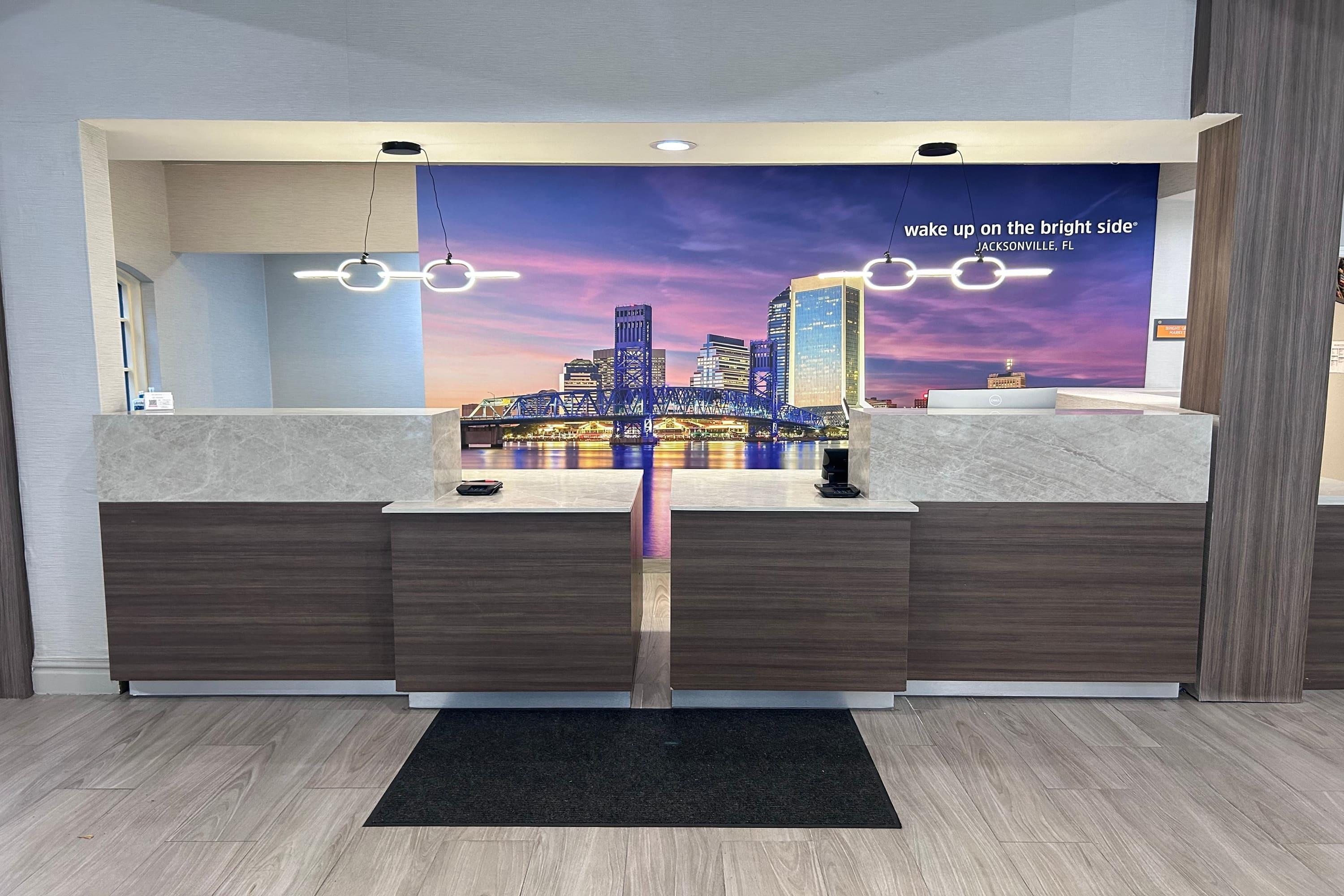 Lobby | La Quinta Inn & Suites by Wyndham Jacksonville Butler Blvd