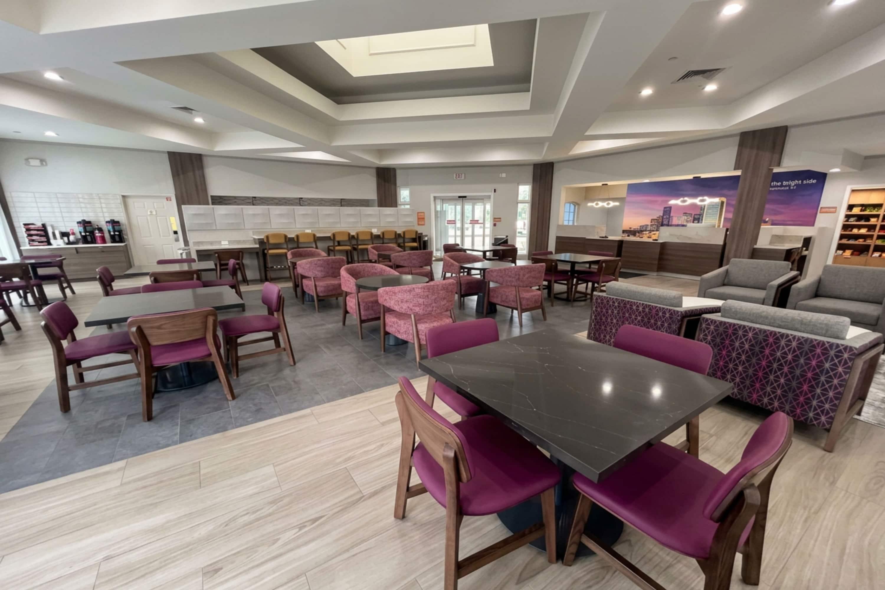 Lobby | La Quinta Inn & Suites by Wyndham Jacksonville Butler Blvd