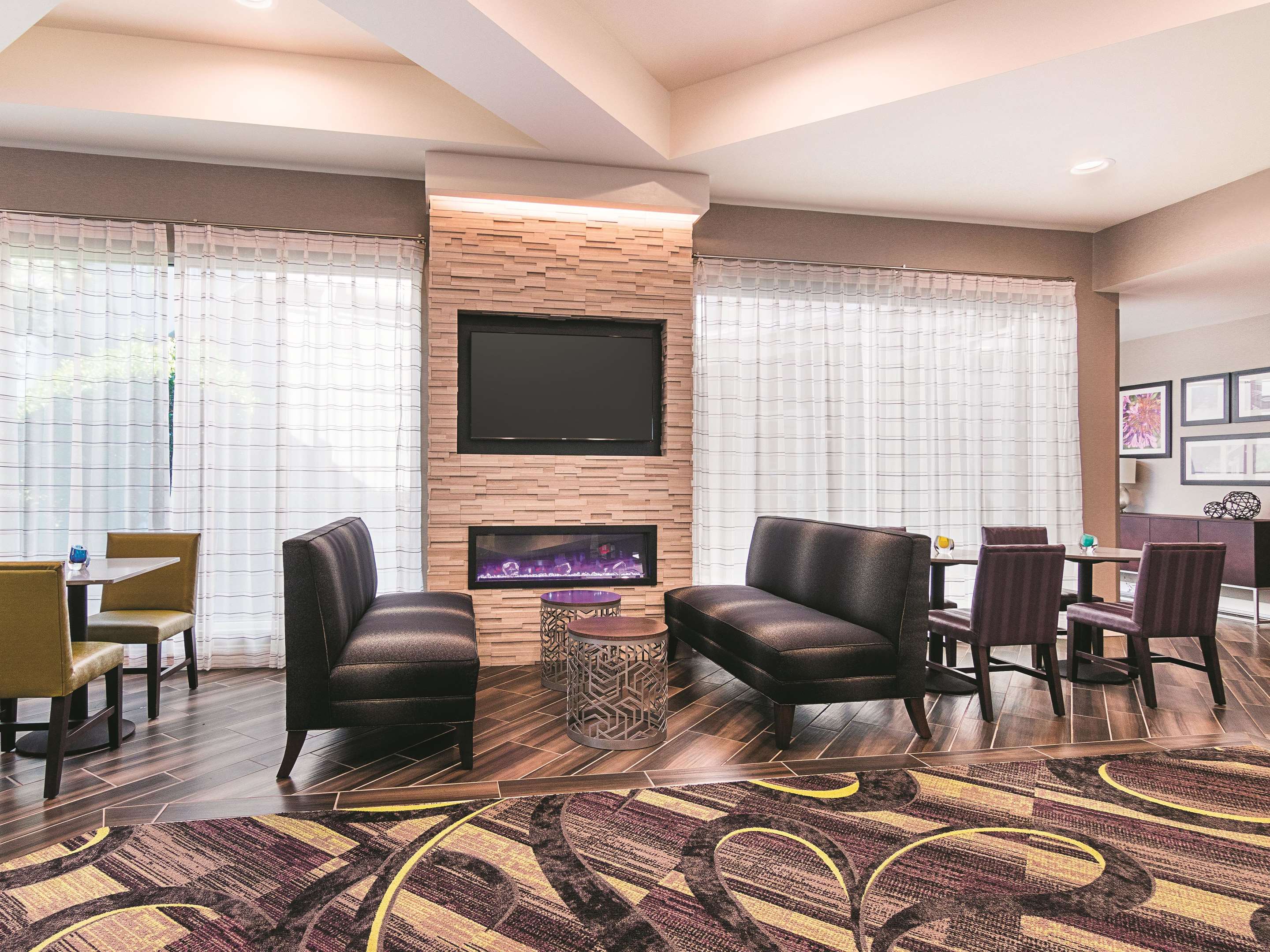 Lobby | La Quinta Inn & Suites by Wyndham Atlanta Conyers