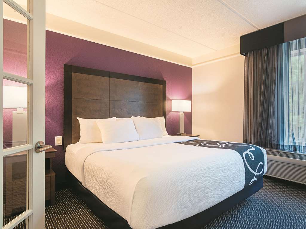LA QUINTA INN STE ATL CONYERS-guestroom-Guest Room,Suite,On-Site.jpg