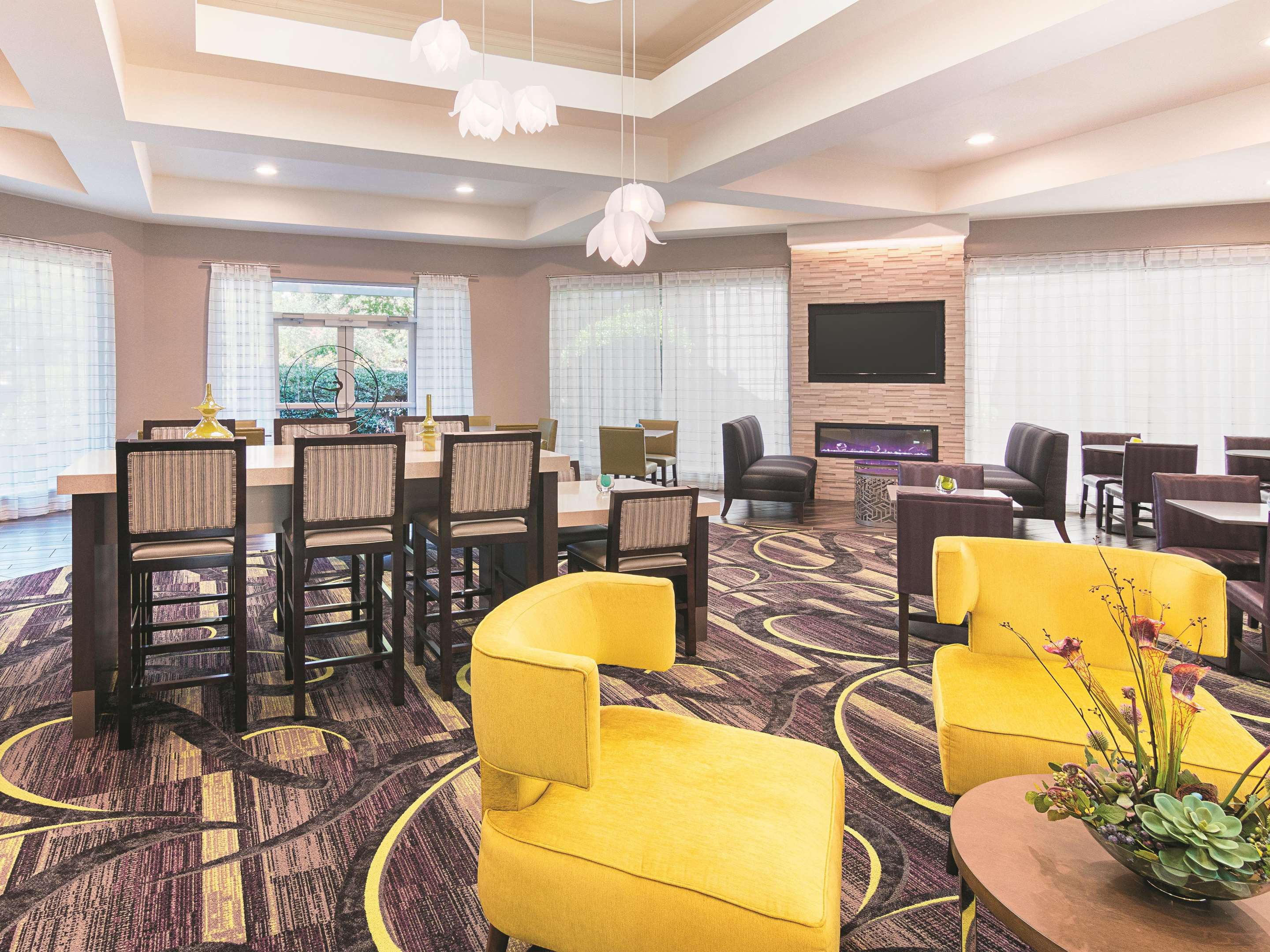 Lobby | La Quinta Inn & Suites by Wyndham Atlanta Conyers