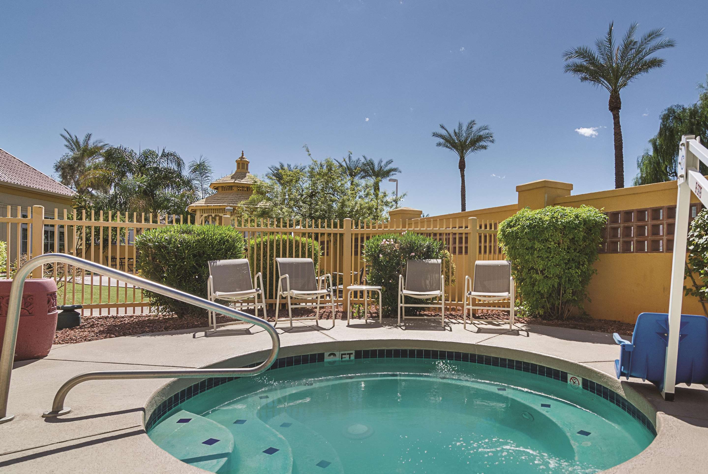 Pool | La Quinta Inn & Suites by Wyndham Phoenix Mesa West