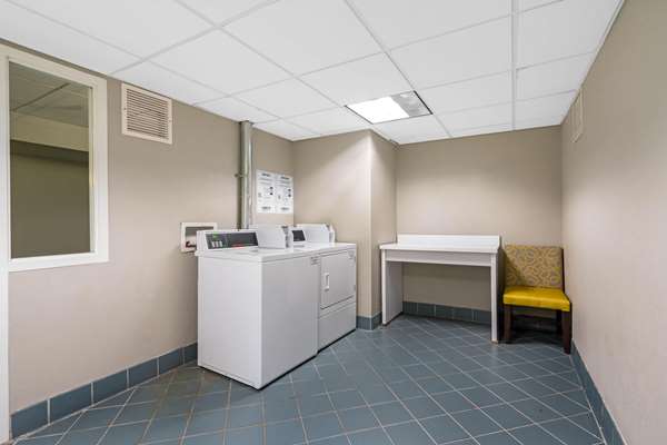 Amenities - La Quinta Inn & Suites East Mesa