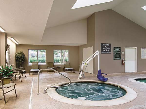 Pool - La Quinta Inn Airport Denver
