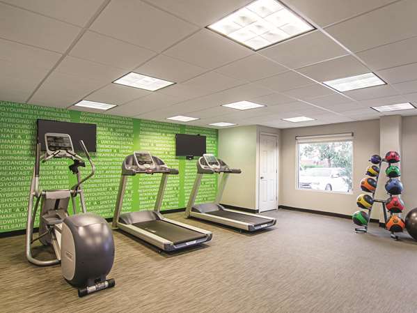 Fitness/ Exercise Room - La Quinta Inn Airport Denver
