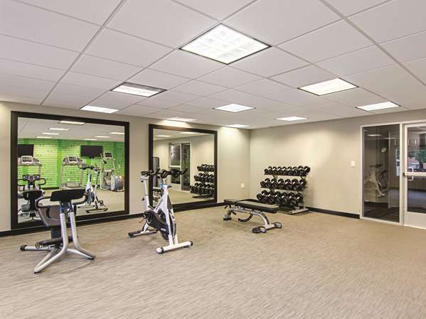 Fitness/ Exercise Room - La Quinta Inn Airport Denver
