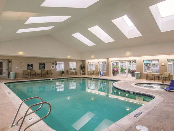 Pool - La Quinta Inn Airport Denver