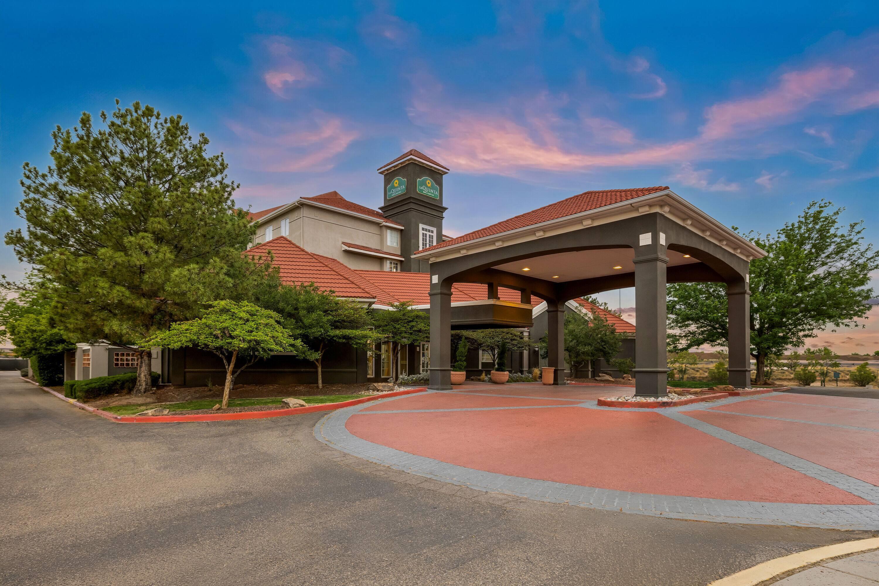 Exterior | La Quinta Inn & Suites by Wyndham Albuquerque West