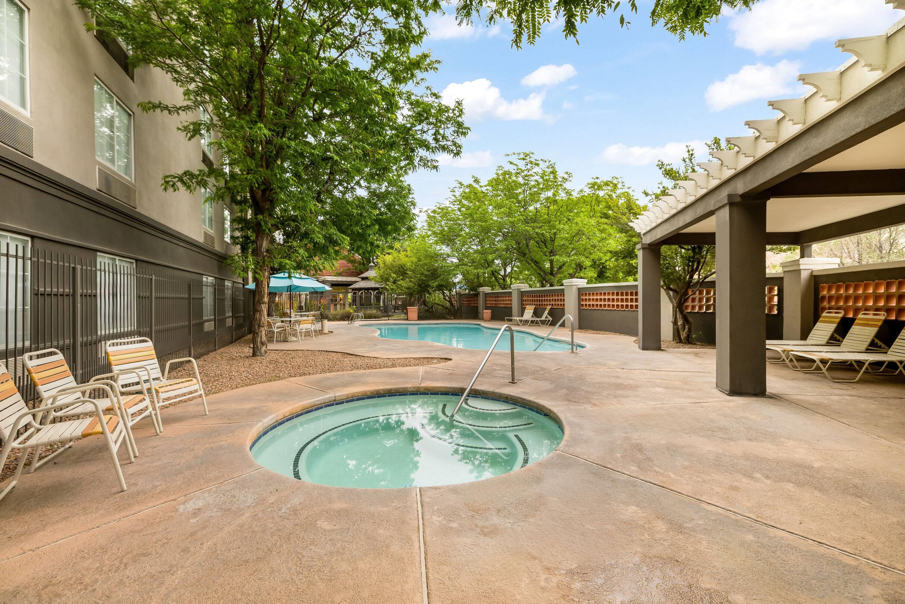 Pool | La Quinta Inn & Suites by Wyndham Albuquerque West