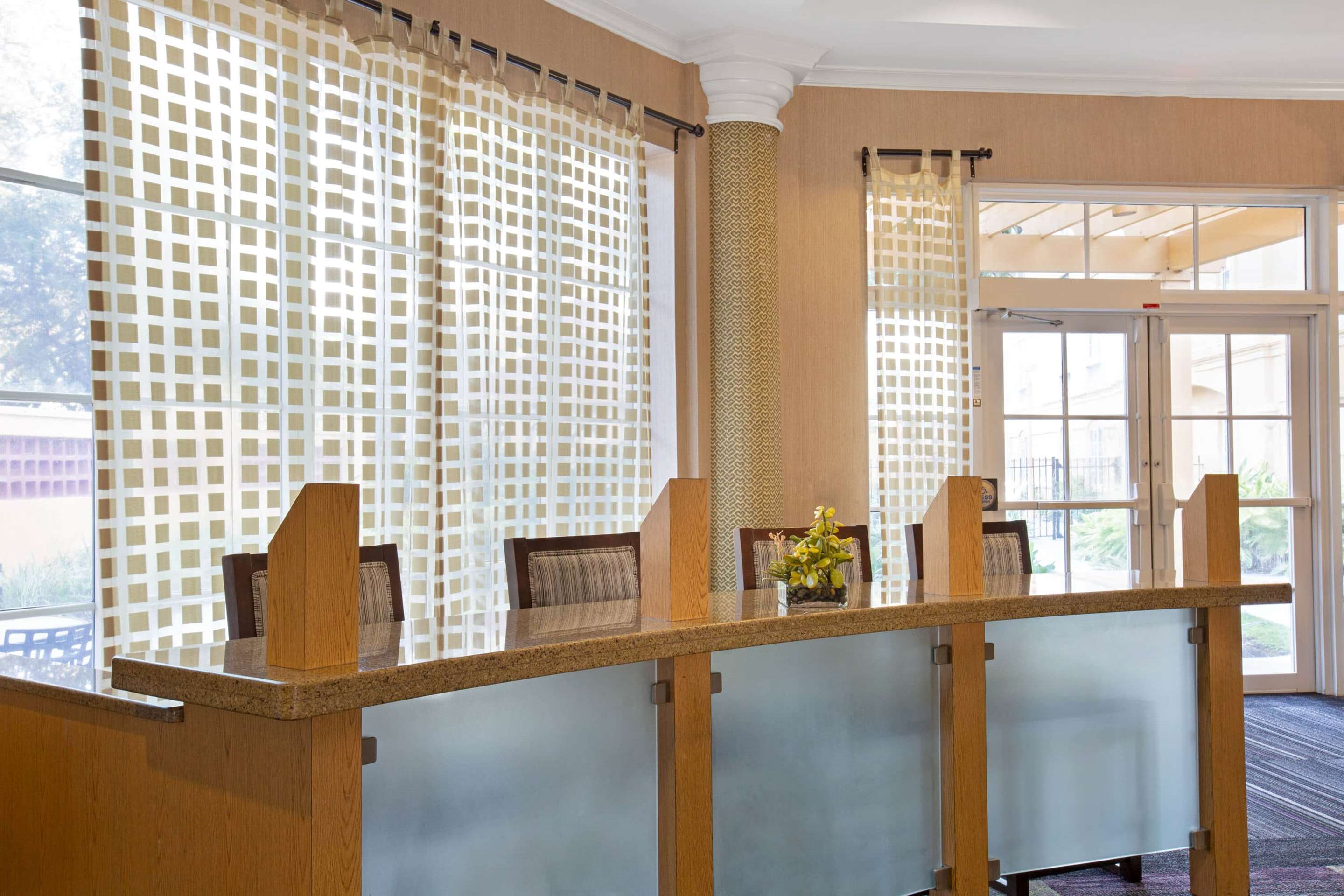 Lobby | La Quinta by Wyndham Miami Airport West