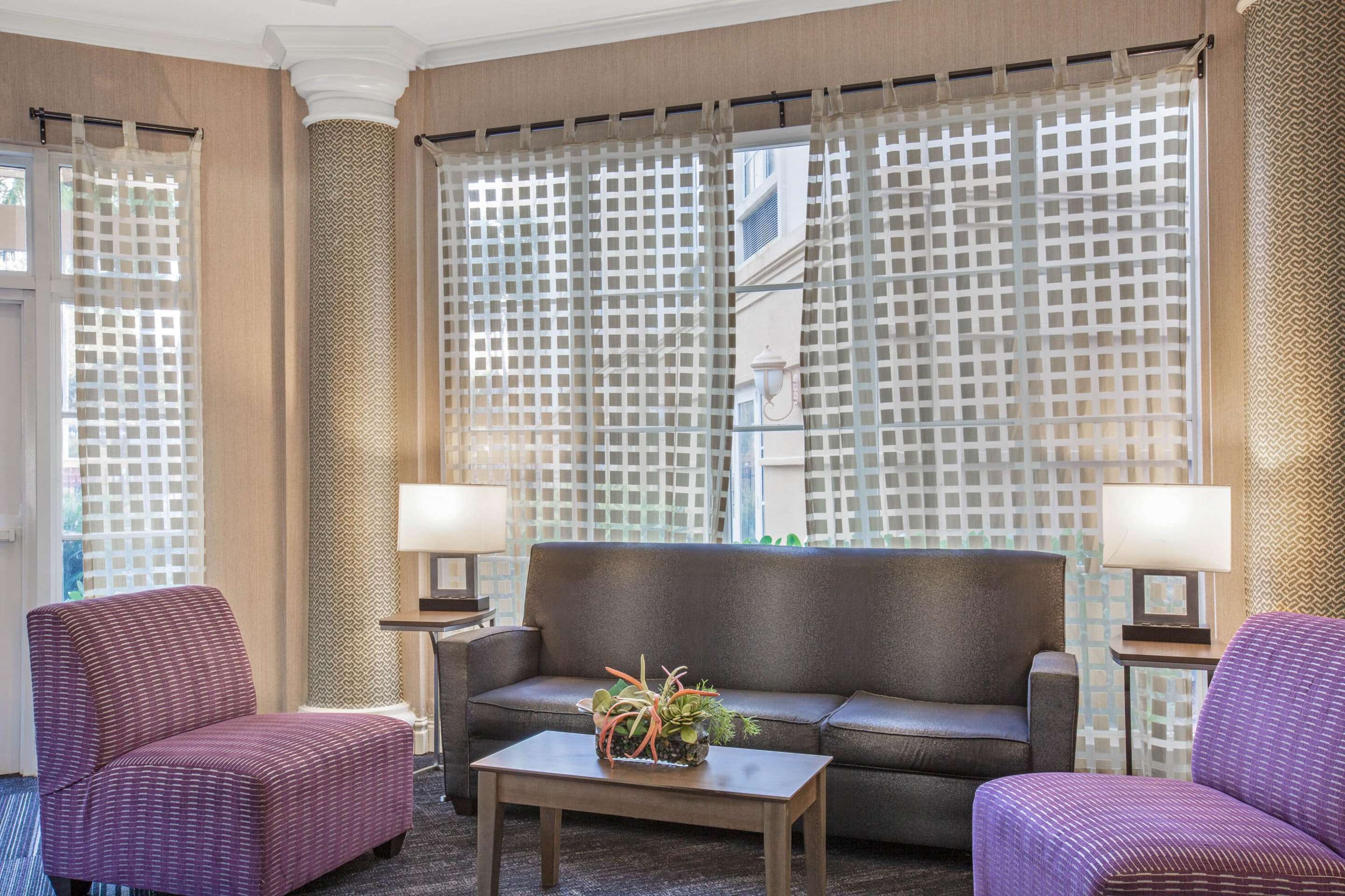 Lobby | La Quinta by Wyndham Miami Airport West