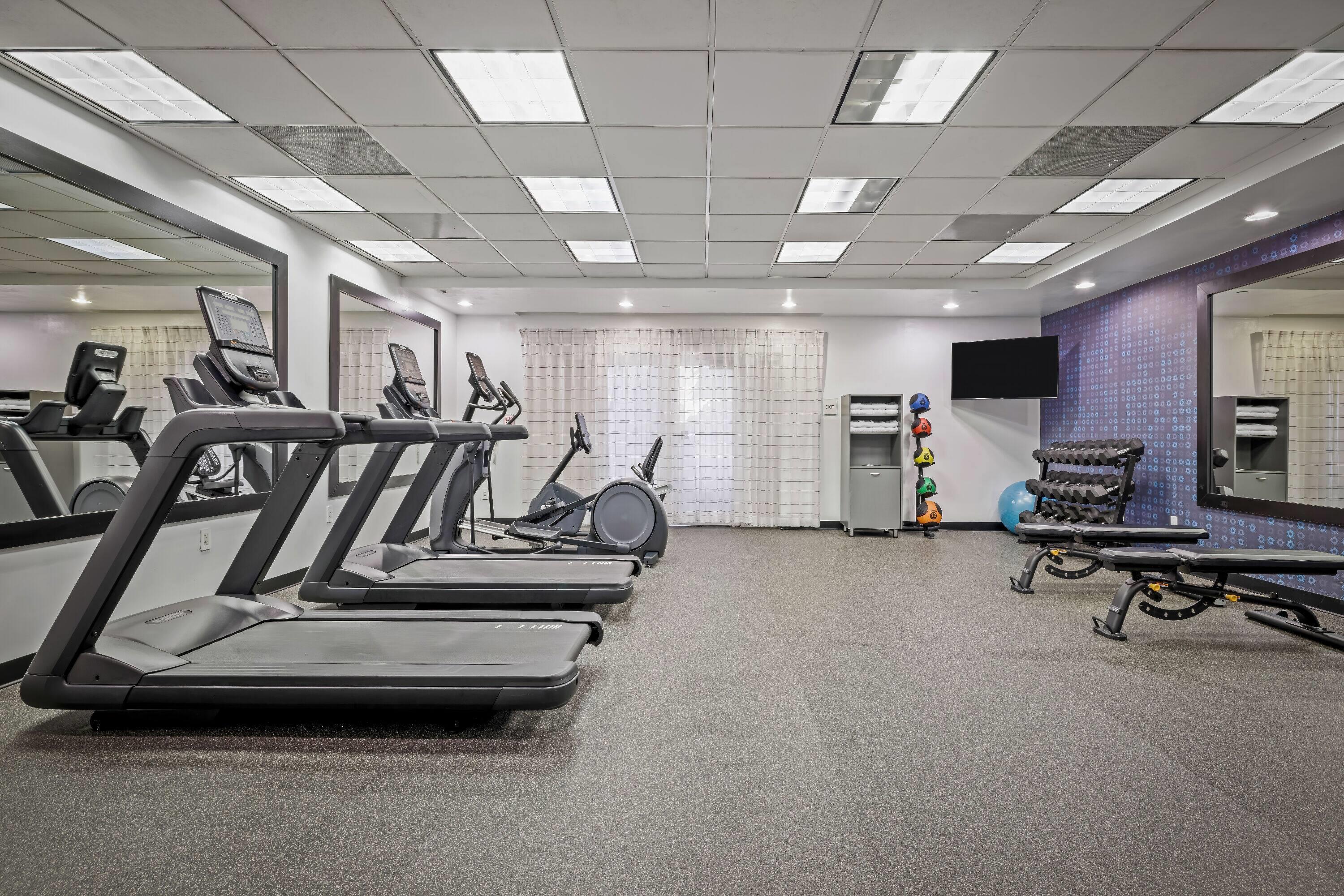 Health club fitness center gym | La Quinta by Wyndham Miami Airport West