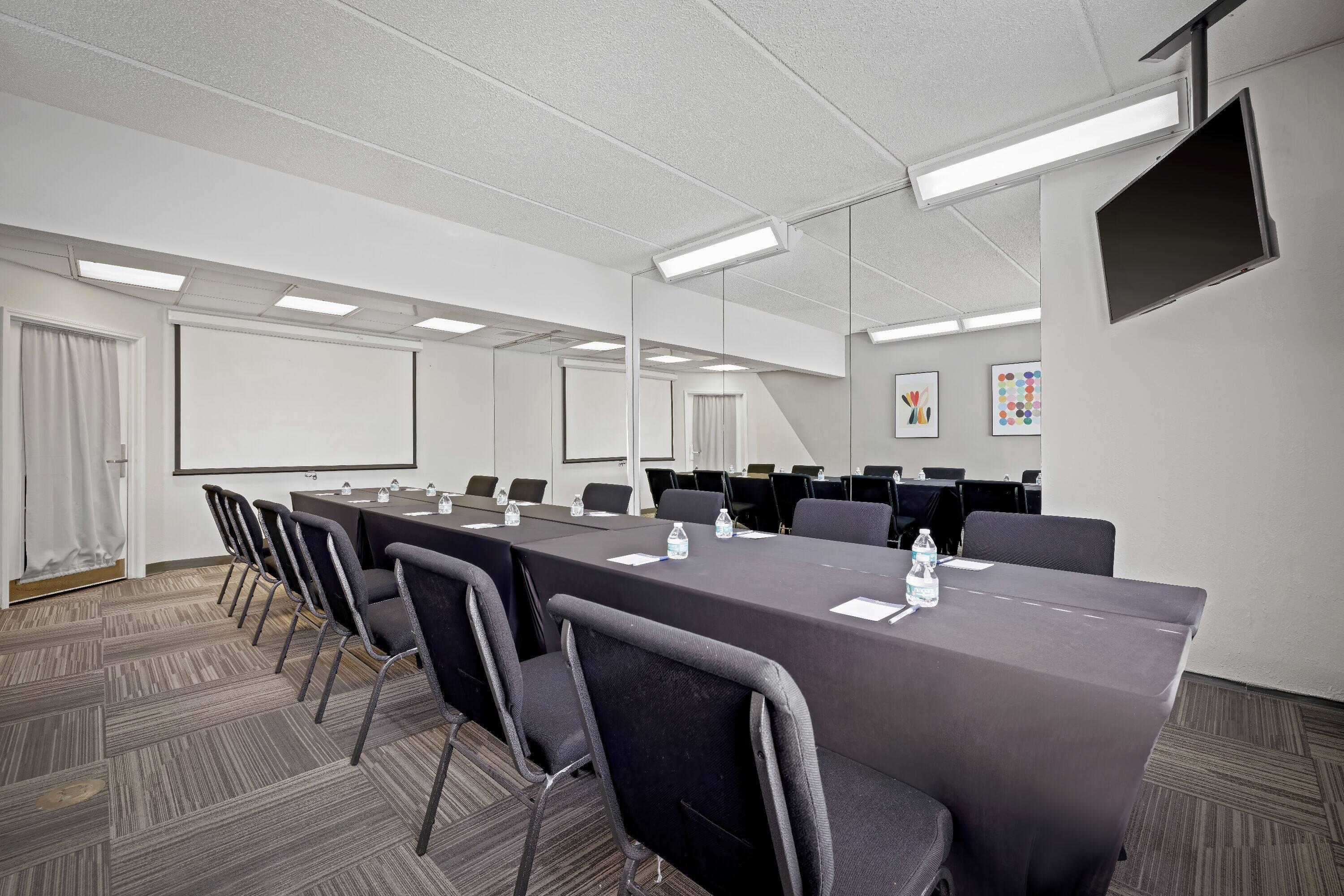 Meeting Room | La Quinta by Wyndham Miami Airport West