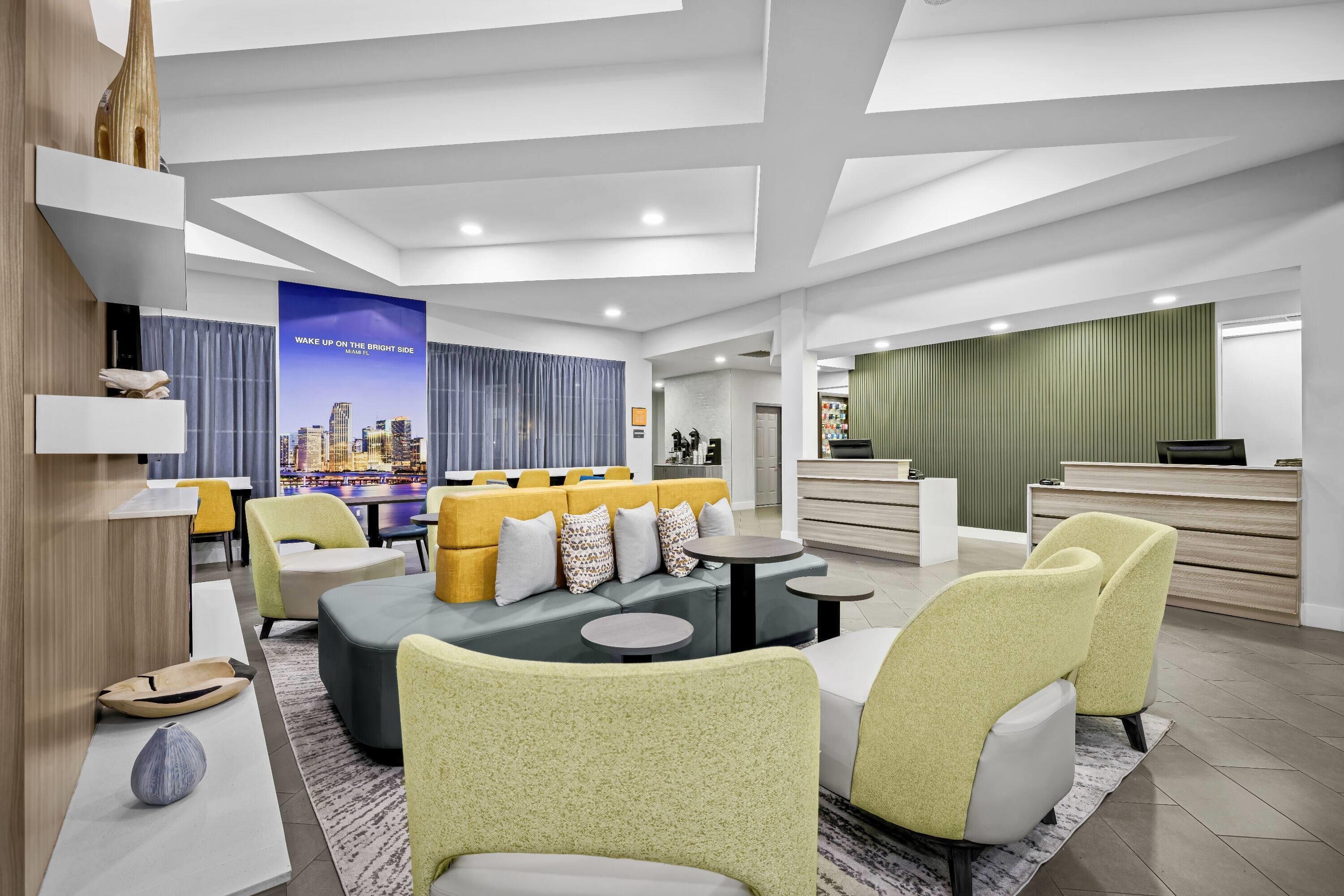 Lobby | La Quinta by Wyndham Miami Airport West