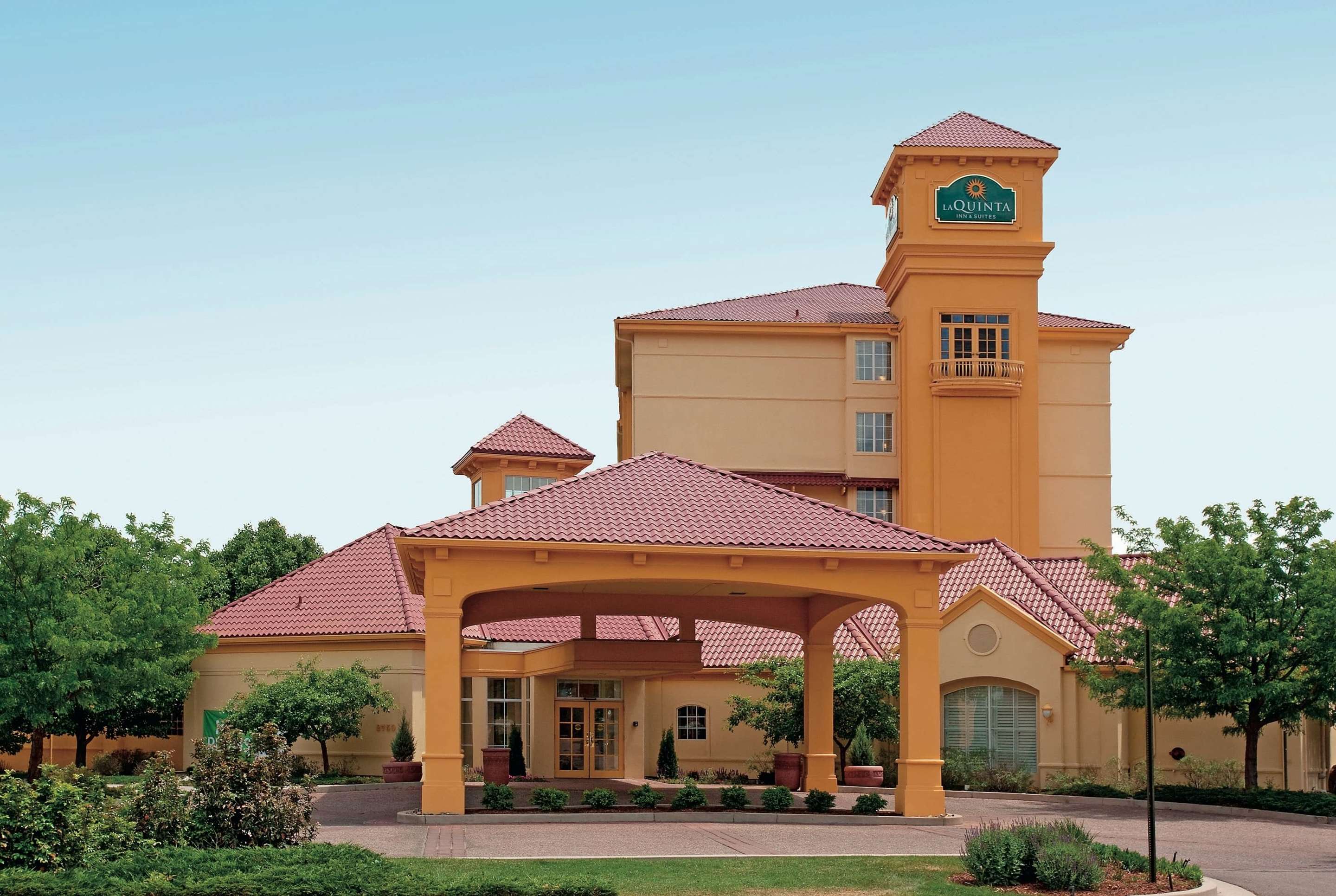 Exterior | La Quinta Inn & Suites by Wyndham Colorado Springs South AP