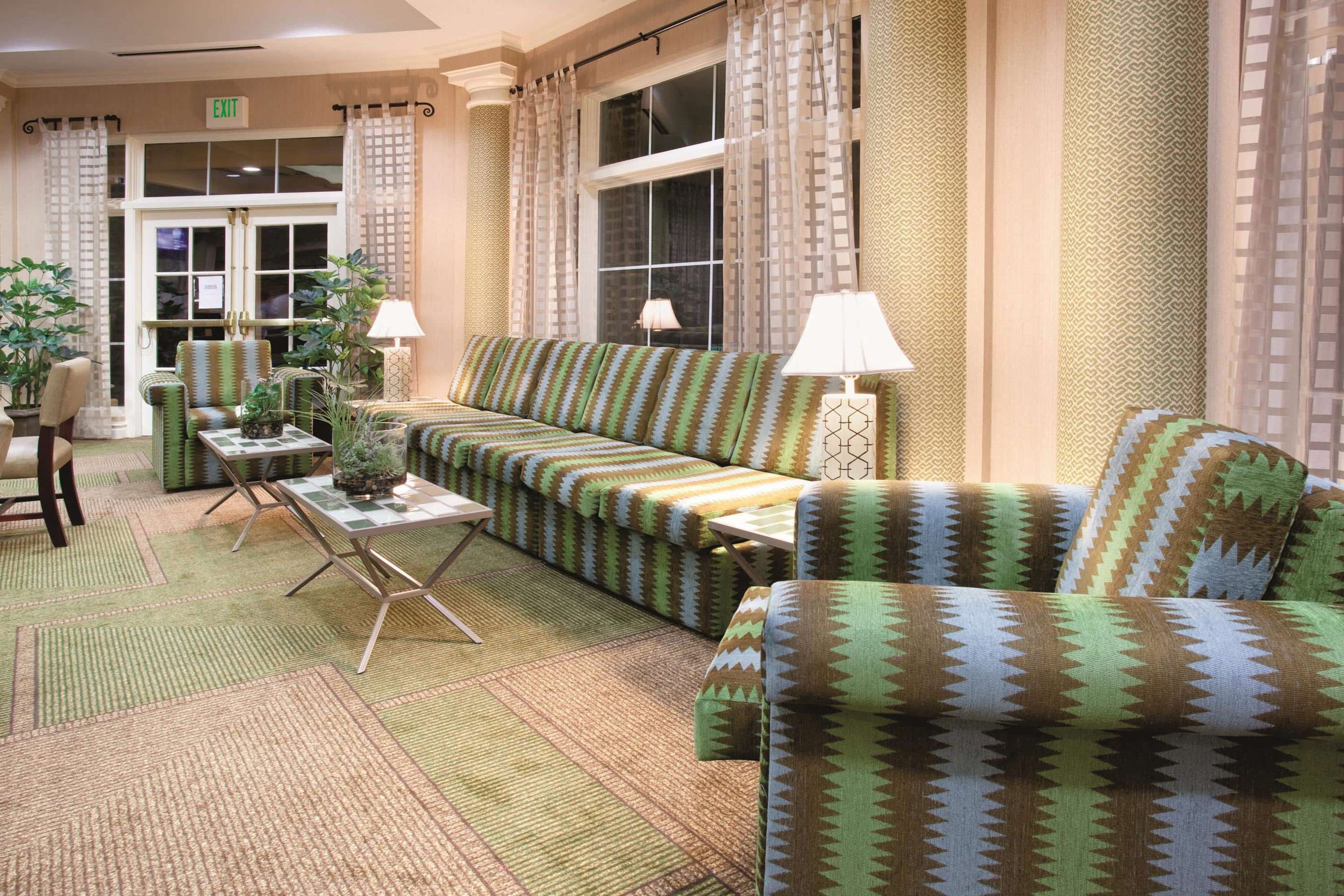 Lobby | La Quinta Inn & Suites by Wyndham Colorado Springs South AP