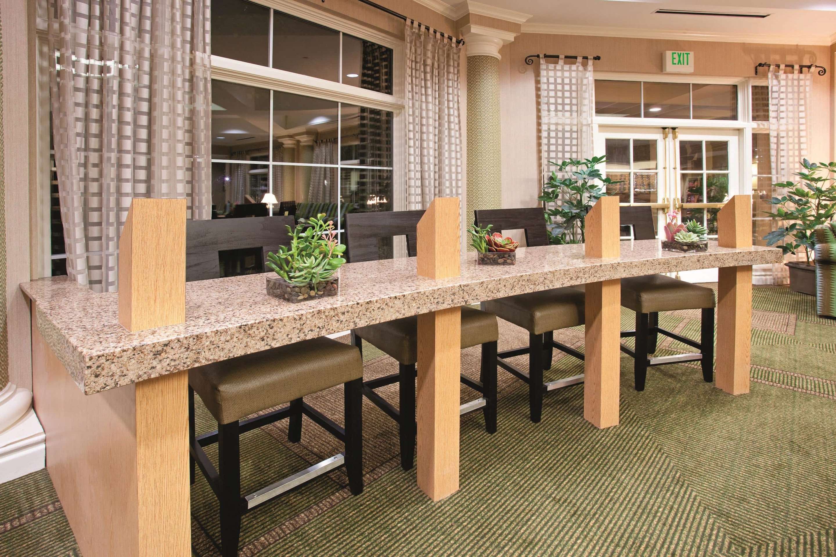 Lobby | La Quinta Inn & Suites by Wyndham Colorado Springs South AP