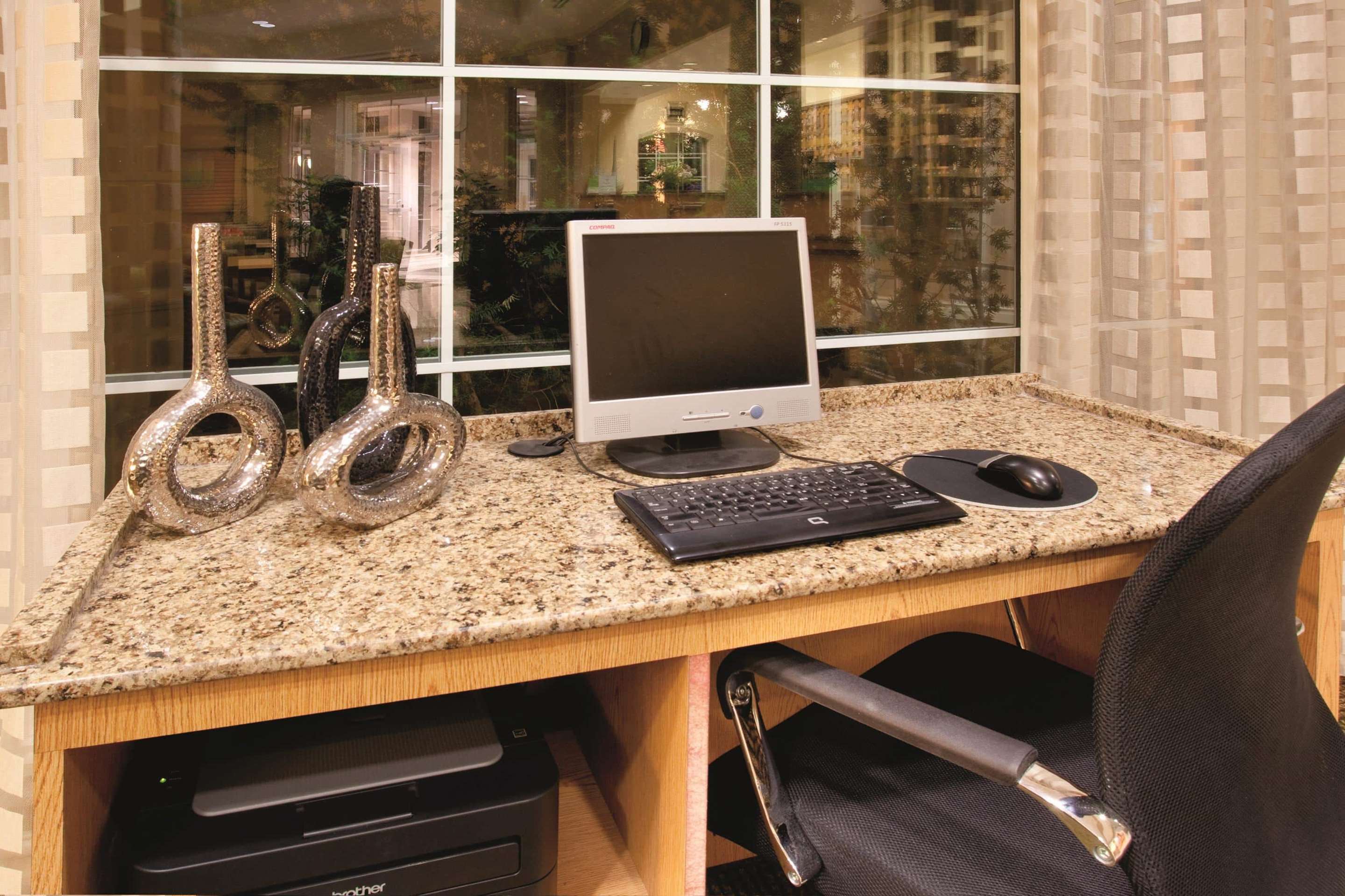Business Center | La Quinta Inn & Suites by Wyndham Colorado Springs South AP