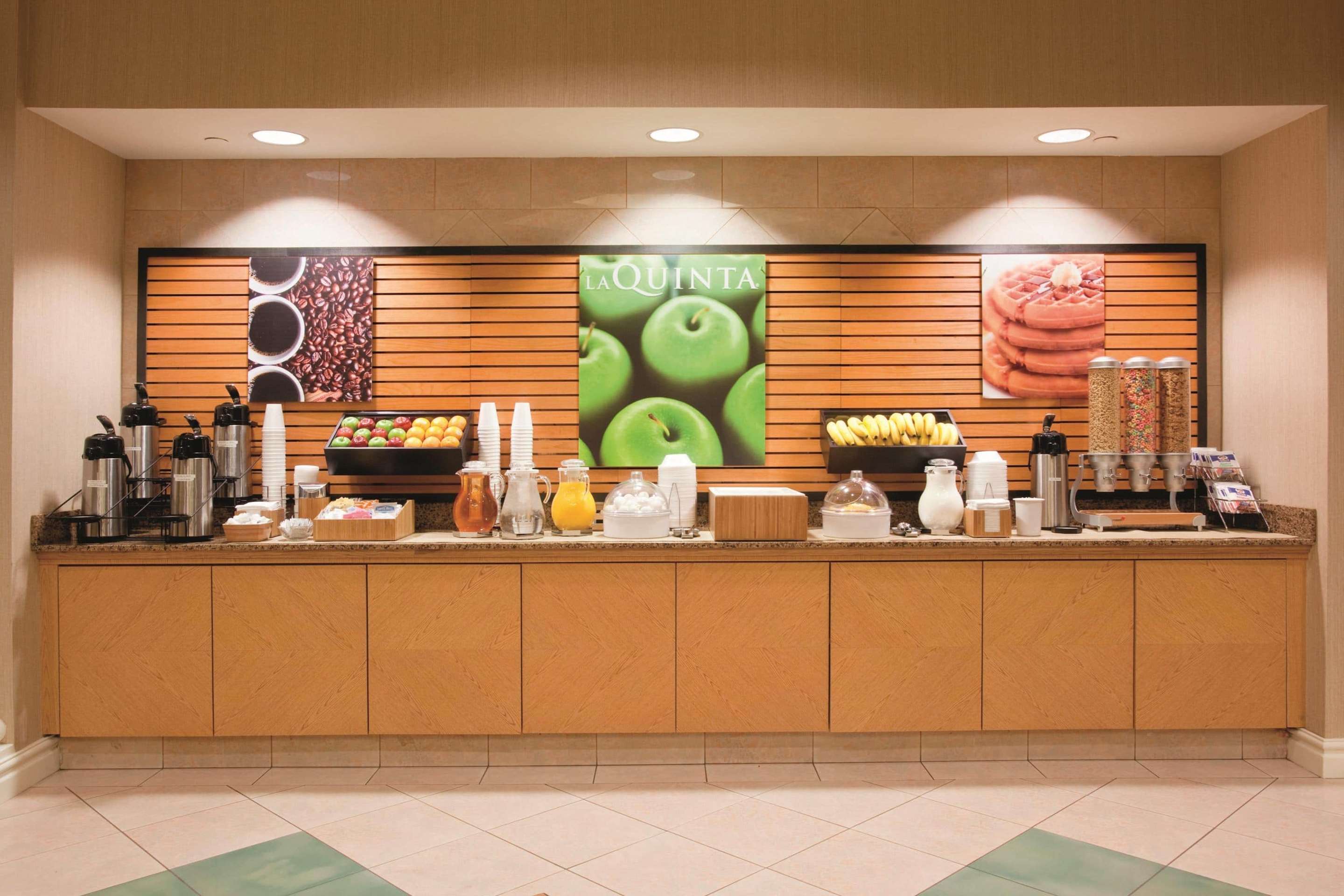 Property amenity | La Quinta Inn & Suites by Wyndham Colorado Springs South AP