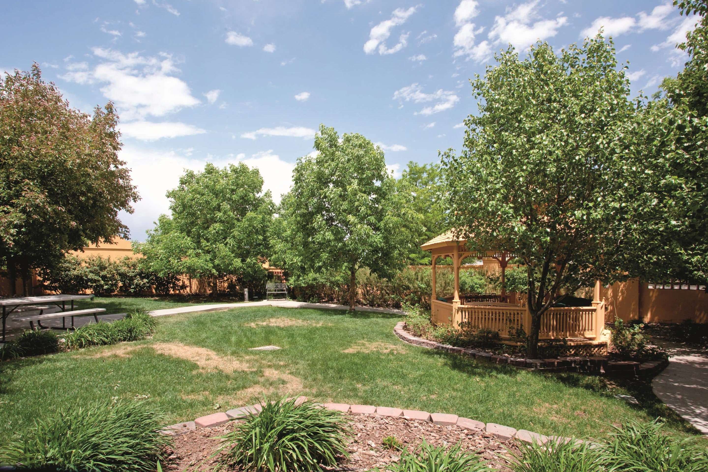 Exterior | La Quinta Inn & Suites by Wyndham Colorado Springs South AP