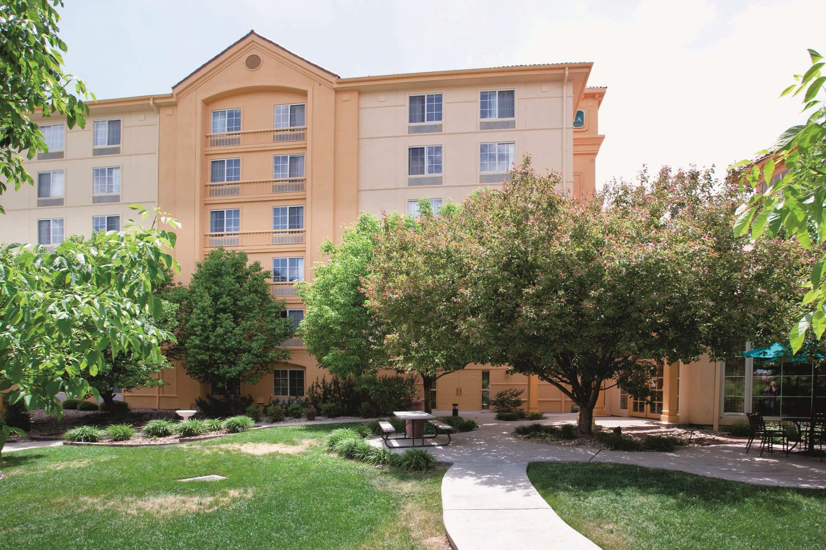 Exterior | La Quinta Inn & Suites by Wyndham Colorado Springs South AP