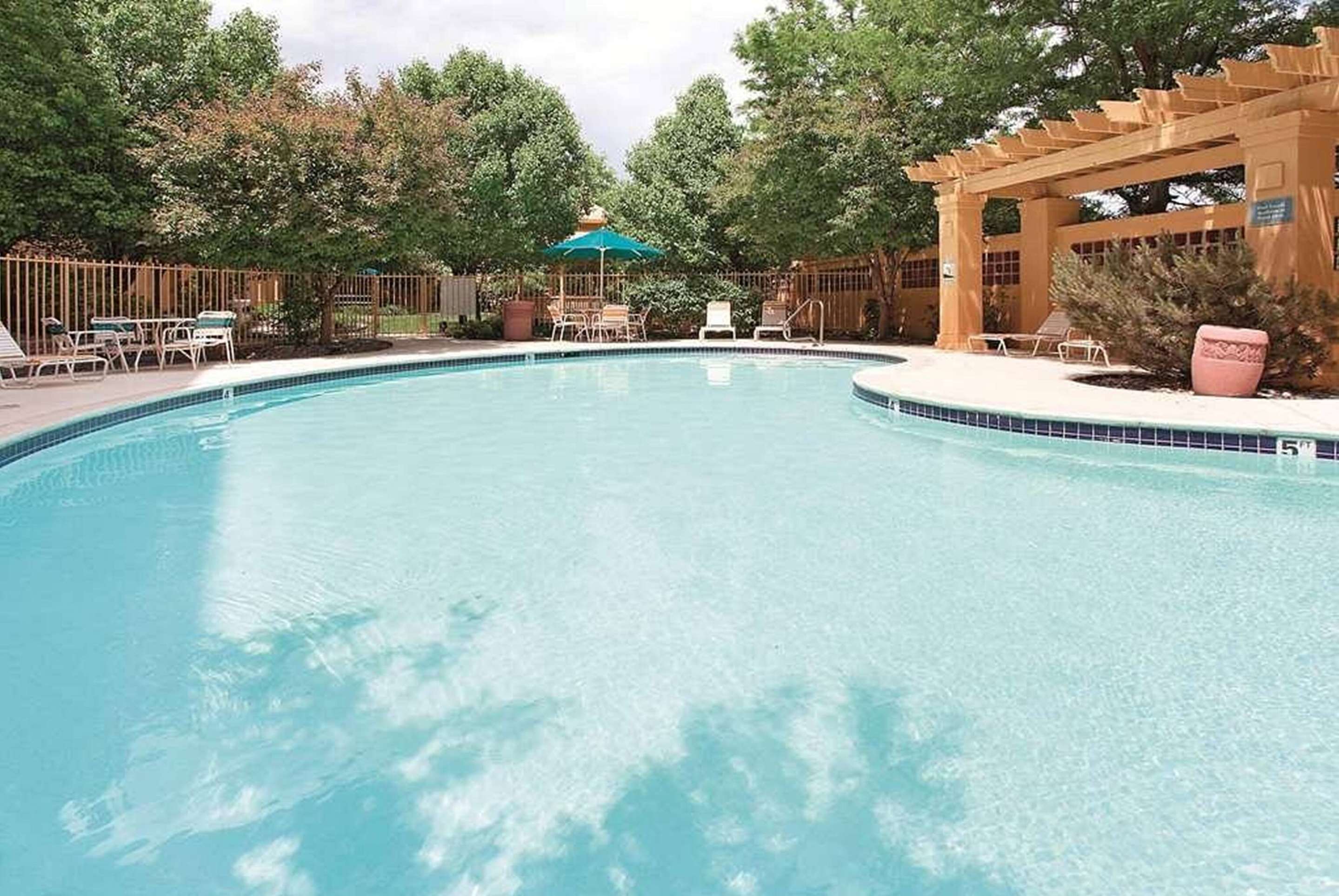 Pool | La Quinta Inn & Suites by Wyndham Colorado Springs South AP