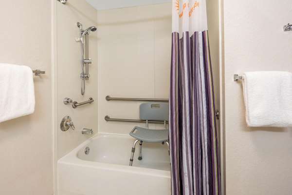  - La Quinta Inn & Suites Peters Road Plantation