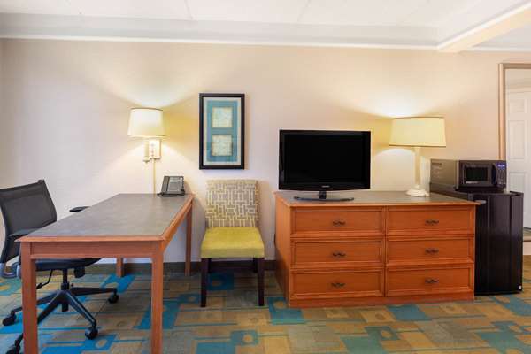  - La Quinta Inn & Suites Peters Road Plantation