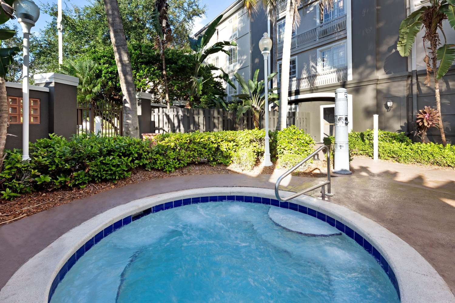 La Quinta Inn & Suites Peters Road Plantation, FL See Discounts