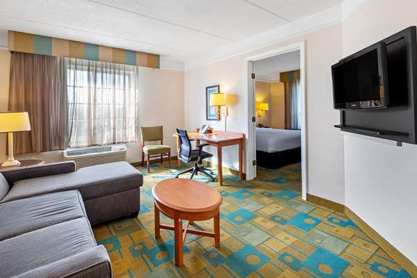  - La Quinta Inn & Suites Peters Road Plantation