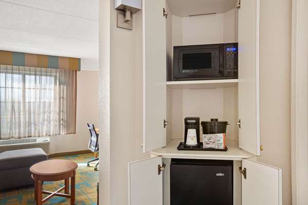  - La Quinta Inn & Suites Peters Road Plantation